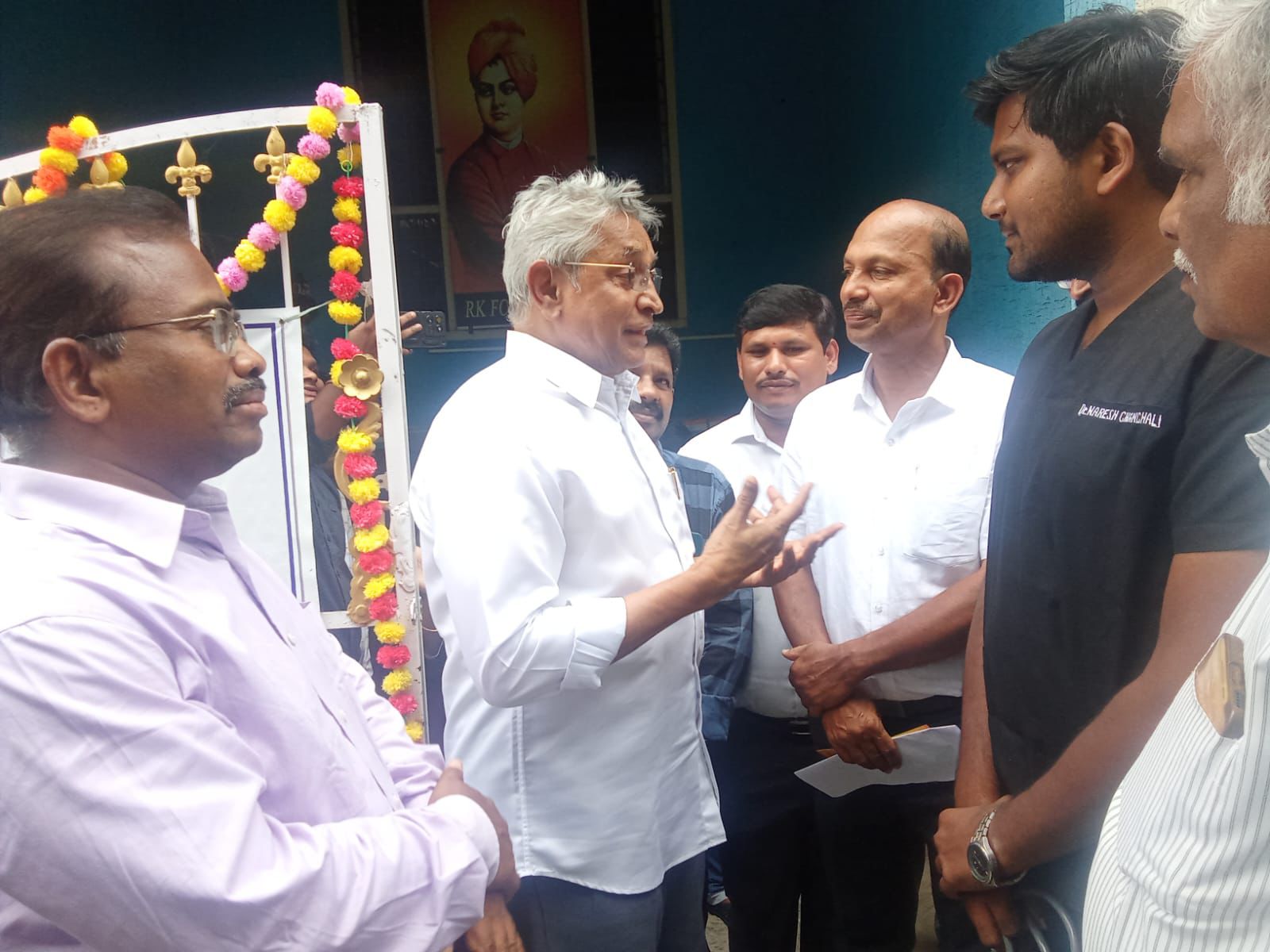 Dr. Naresh Chanchali in discussion with organisers at a community health initiative